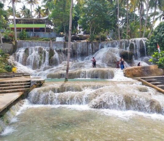 Aek Sijorni: Pesona Air Terjun Bertingkat di Tapanuli Selatan yang Tetap Jernih Meski Musim Hujan