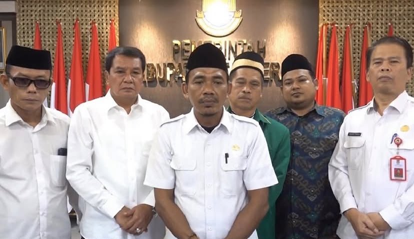 Foto Si Pelaku Pembongkaran Mesjid (Tengah)
