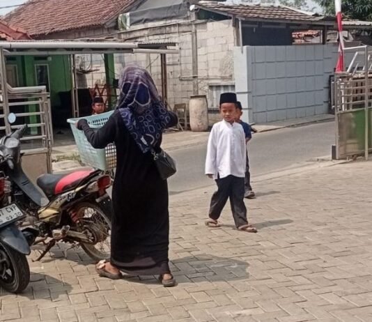 Wujud Syukur, Pemilik Usaha Mikro, Kecil, dan Menengah (UMKM) Bajra Makmur Gelar Aksi Sosial Berbagi untuk Santri Cilik
