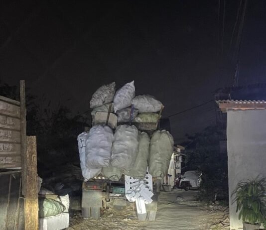 Aroma Busuk di Curug-Bitung: Mobil Dinas DLHK Kab,Tangerang Diduga Angkut Limbah Ilegal Tengah Malam
